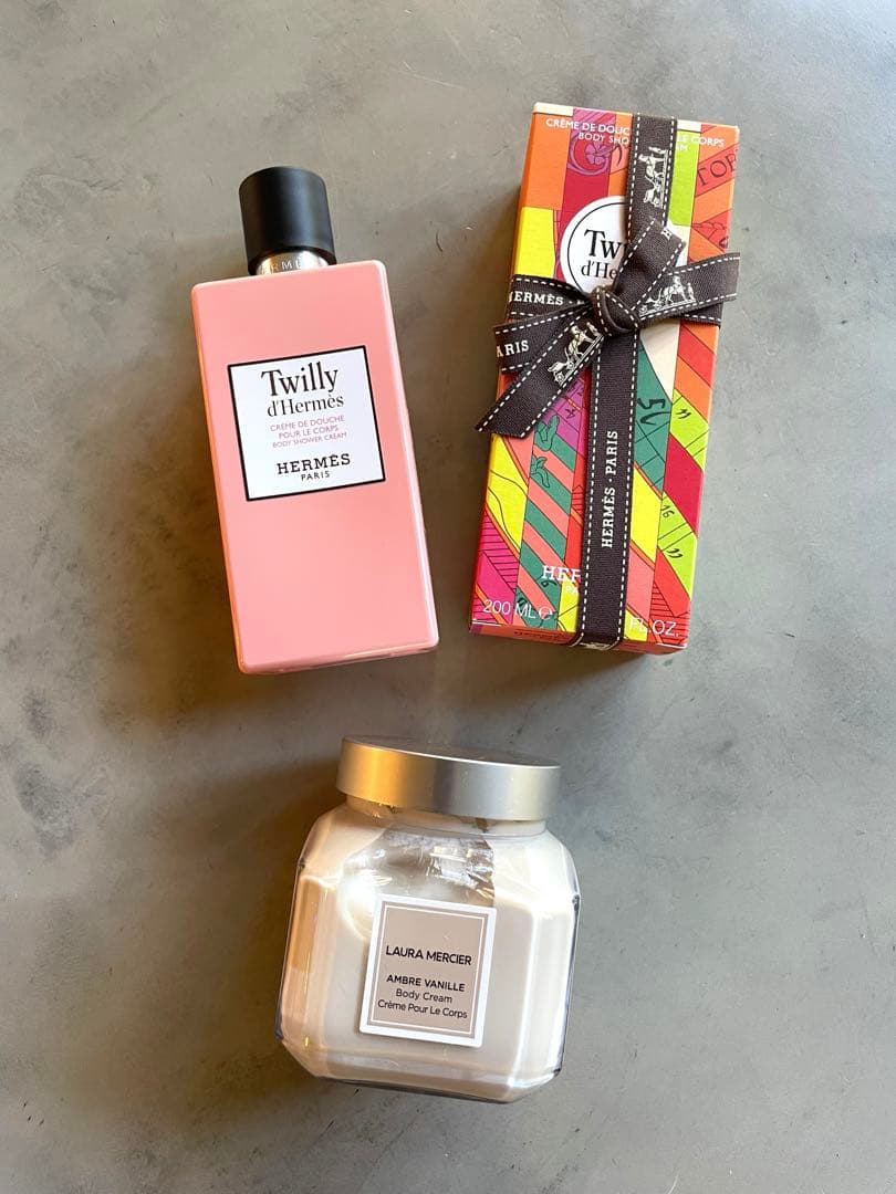 【新品未使用】ツイリードゥエルメス　ローラメルシエ未使用ボディクリームプレゼント
