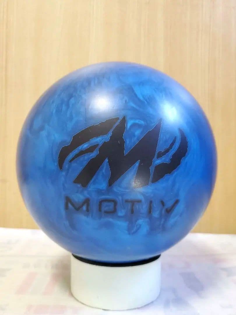 金城。ボウリングボール 　モーティブ　ブルータンク　15P(サムレス用)