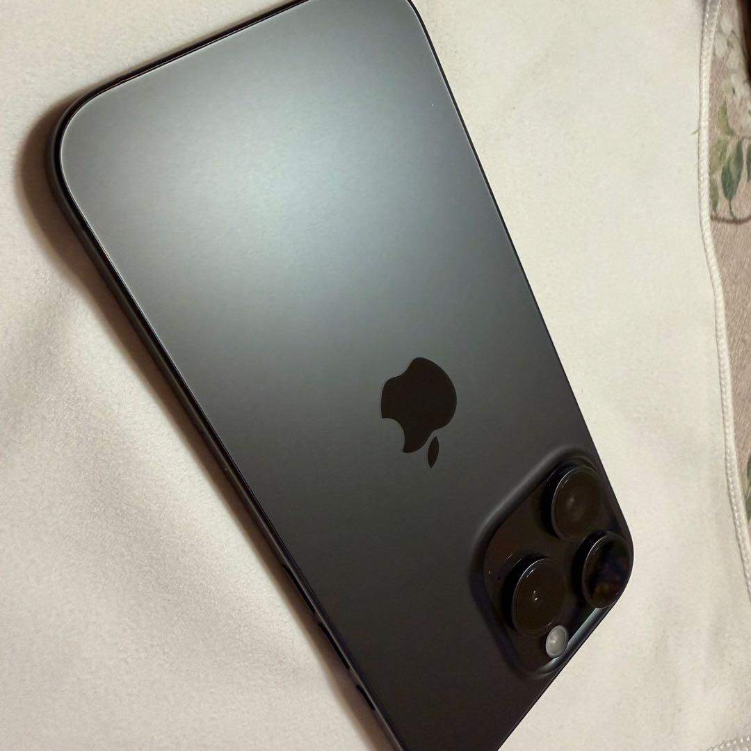 美品 iPhone15Pro 128GB ブラックチタニウム