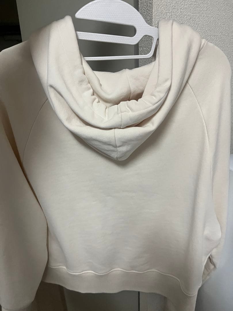 ILLIGO イリゴ クリーム色ジップアップフーディ（21刺繍）Sサイズ