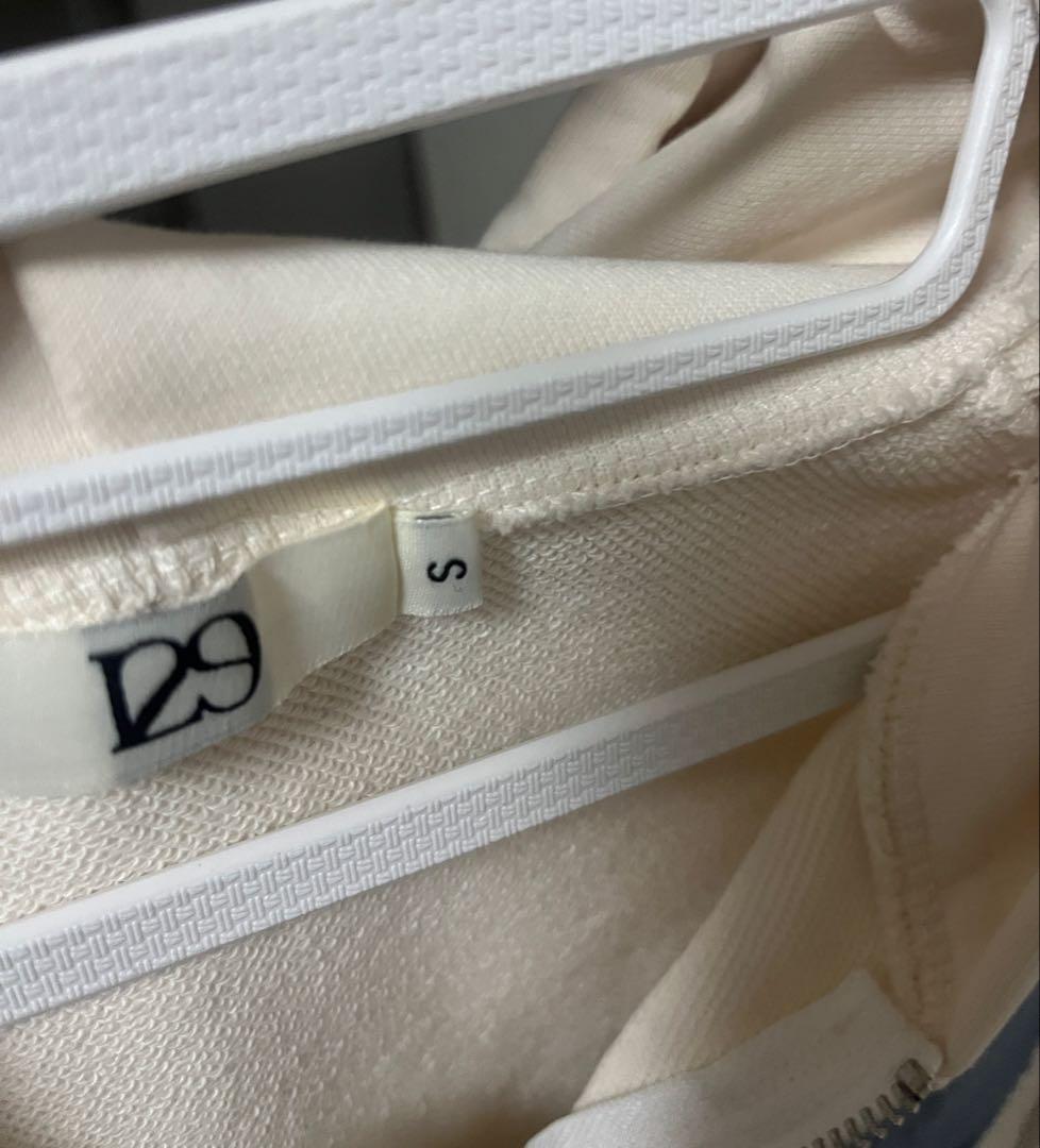 ILLIGO イリゴ クリーム色ジップアップフーディ（21刺繍）Sサイズ