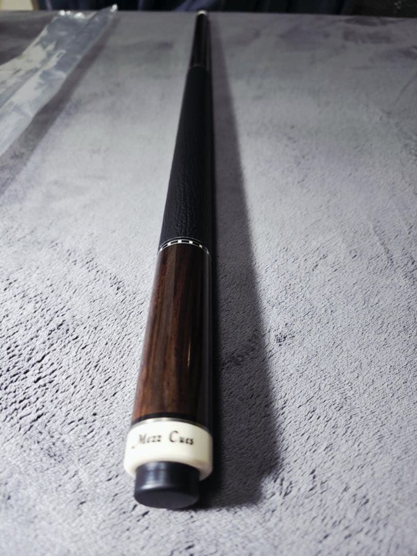 Mezz Cues ビリヤードキュー キャップ付き