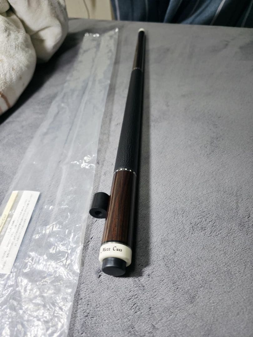Mezz Cues ビリヤードキュー キャップ付き