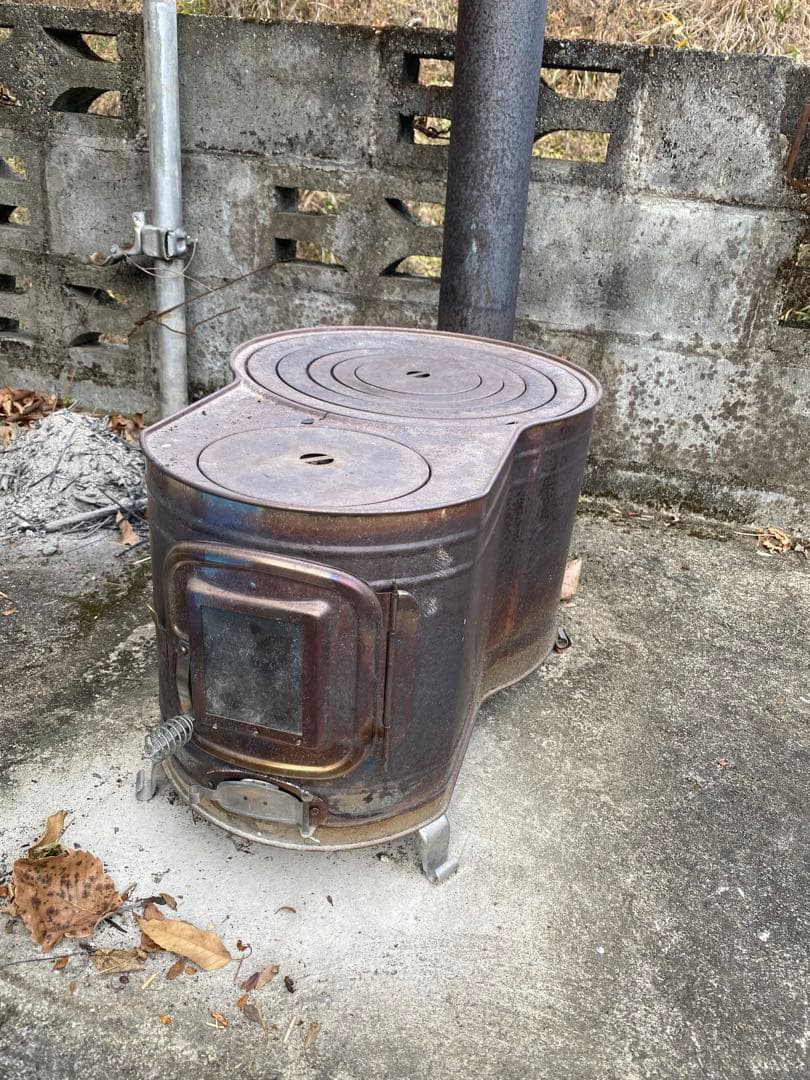 引き取り限定　薪ストーブ 煙突付き 金属製