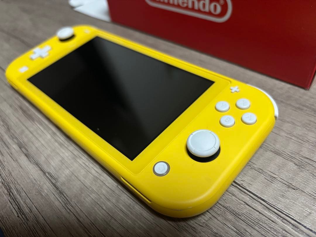 Nintendo Switch Lite イエロー 本体 箱　充電器付き 美品