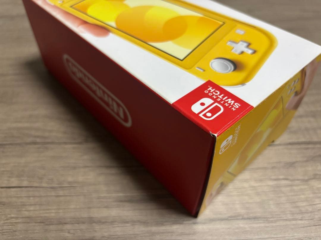 Nintendo Switch Lite イエロー 本体 箱　充電器付き 美品