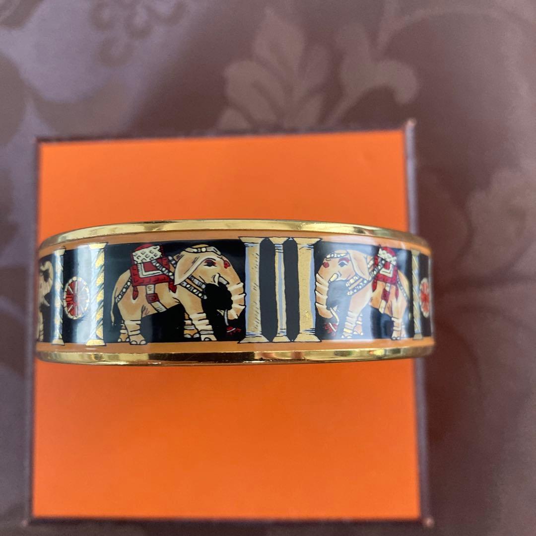HERMES 象モチーフ バングル