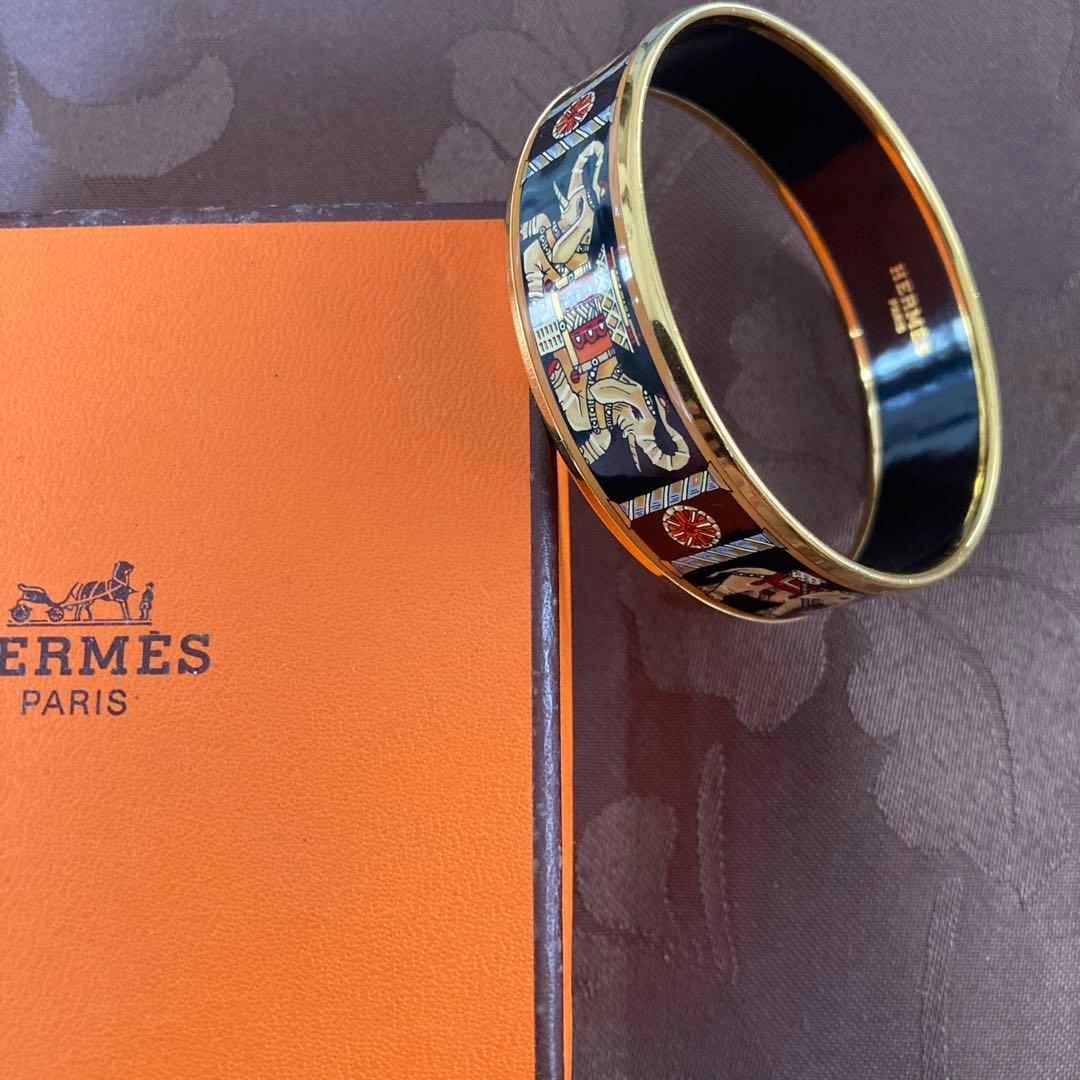 HERMES 象モチーフ バングル