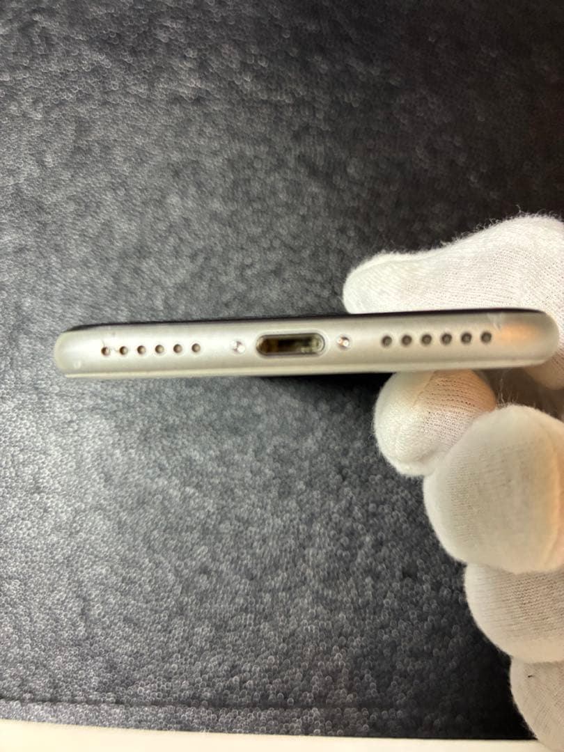 Apple iPhone SE (第2世代) ホワイト　本体と付属品