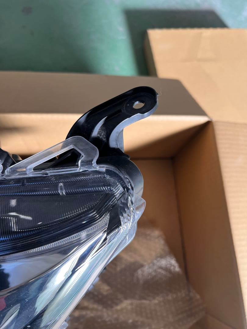 ルーミー　左ヘッドライト