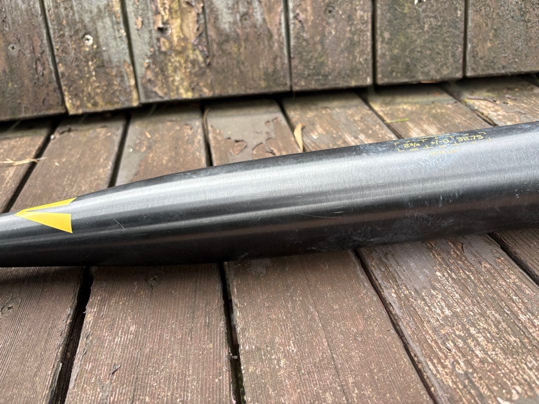 【美品】EASTON ブラックマジック 軟式用バット 83cm 740g