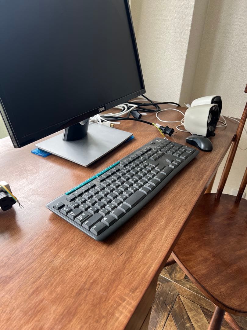 木製デスクと椅子のセット