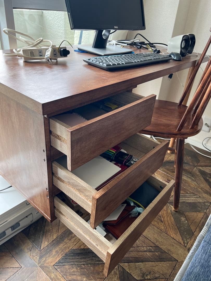 木製デスクと椅子のセット