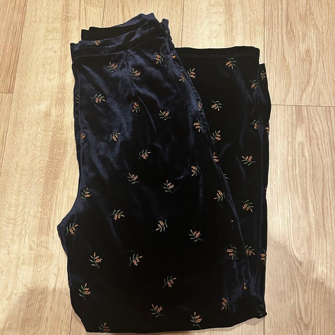 OUTDOOR PRODUCTS 刺繍ベロアフレアパンツ 36