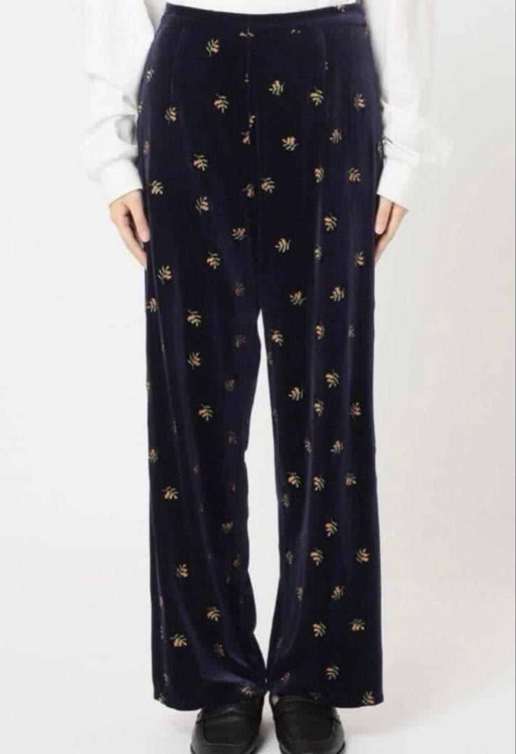 OUTDOOR PRODUCTS 刺繍ベロアフレアパンツ 36