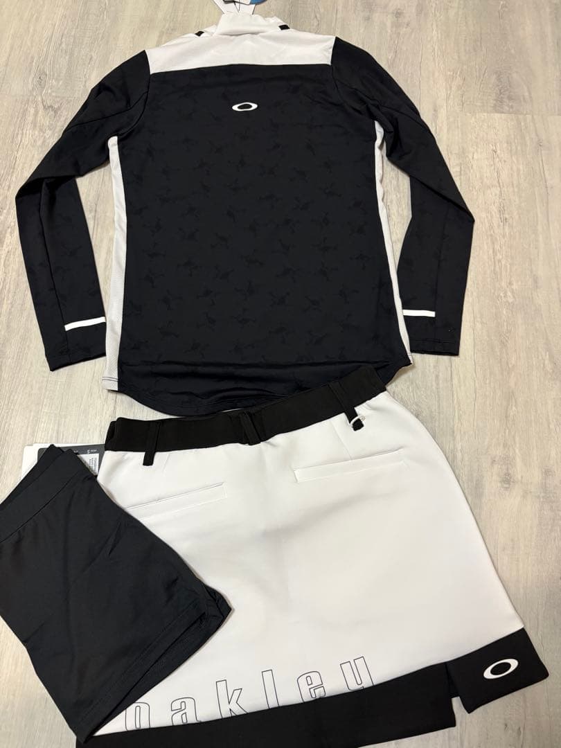 新品　MサイズOAKLEY オークリーゴルフセットアップ モックネック＆スカート