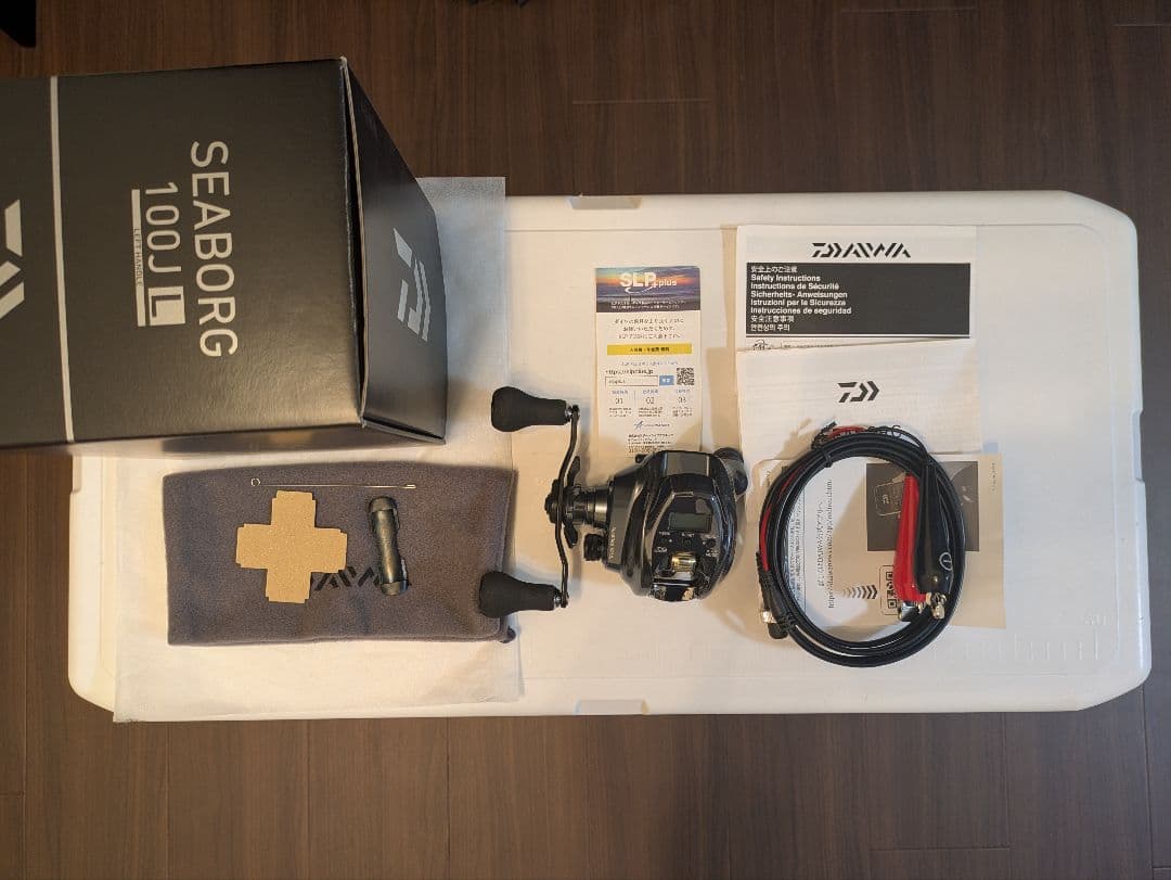 ダイワ　シーボーグ100jl（左）　美品