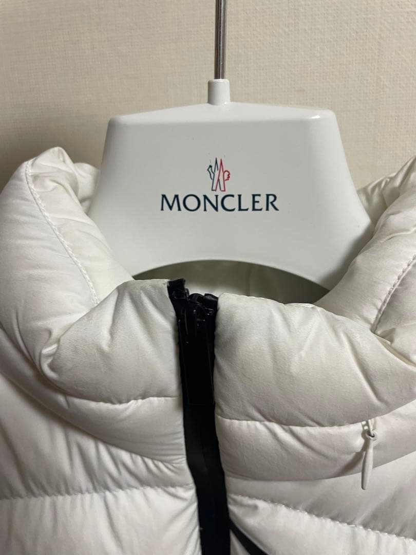 MONCLER ホワイト ダウンベスト