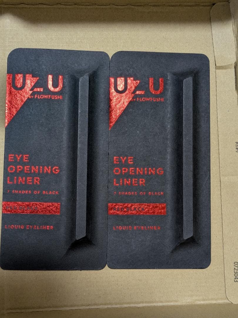 UZU アイライナー レッドブラック 20個