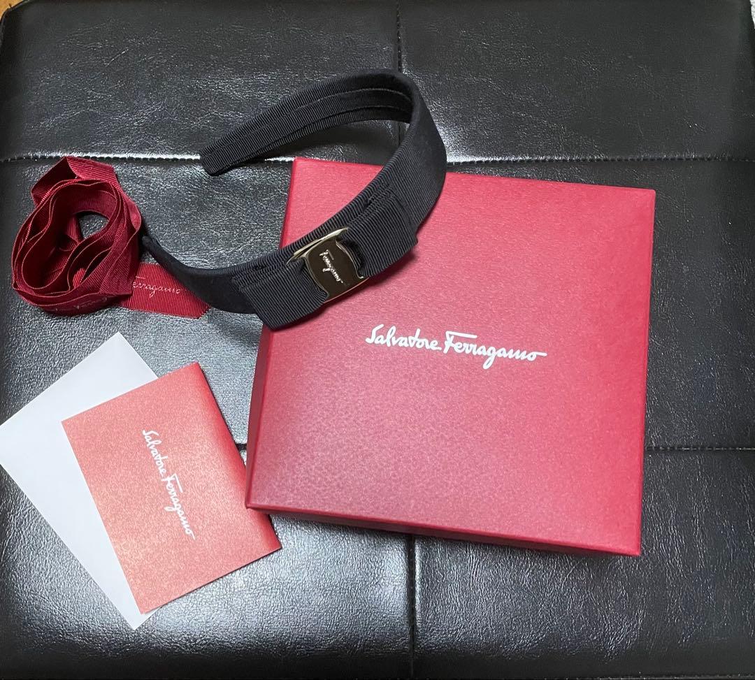 フェラガモカチューシャ　ゴールド