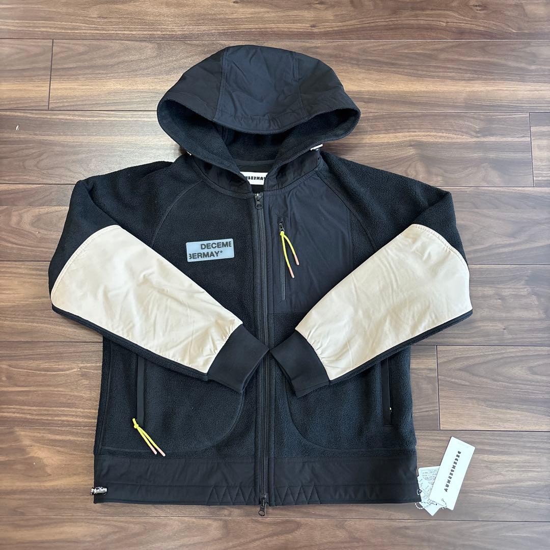 ディセンバーメイ　DECEME BERMAY フード付きパーカー