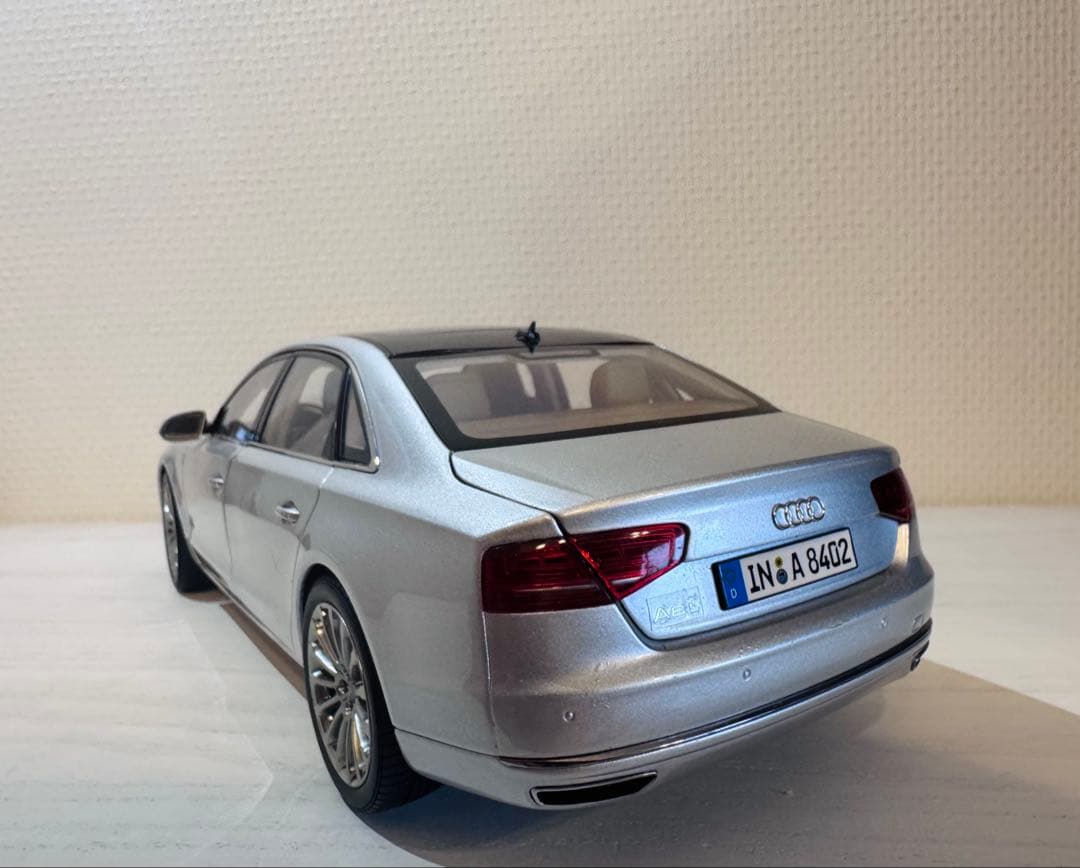 ミニカー Audi A8 L W12