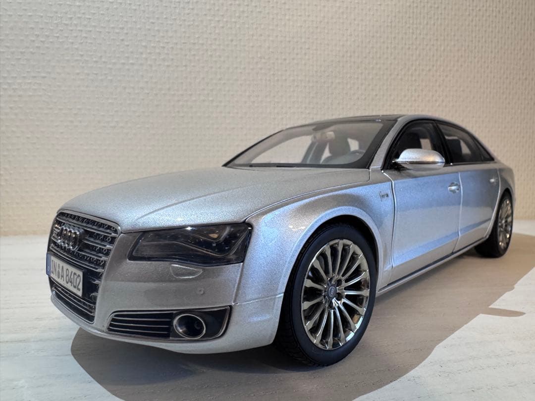 ミニカー Audi A8 L W12
