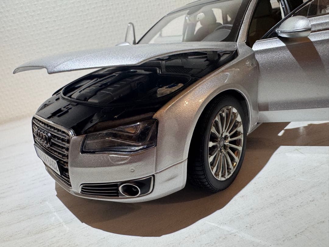 ミニカー Audi A8 L W12