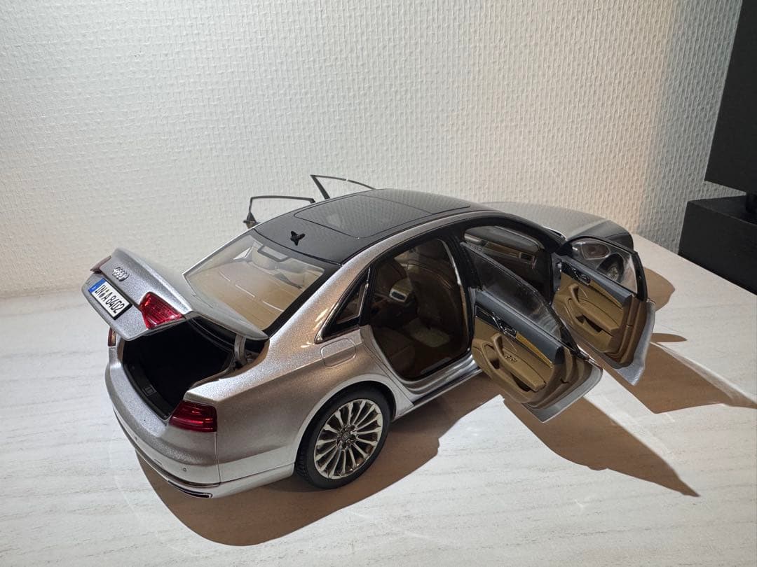ミニカー Audi A8 L W12