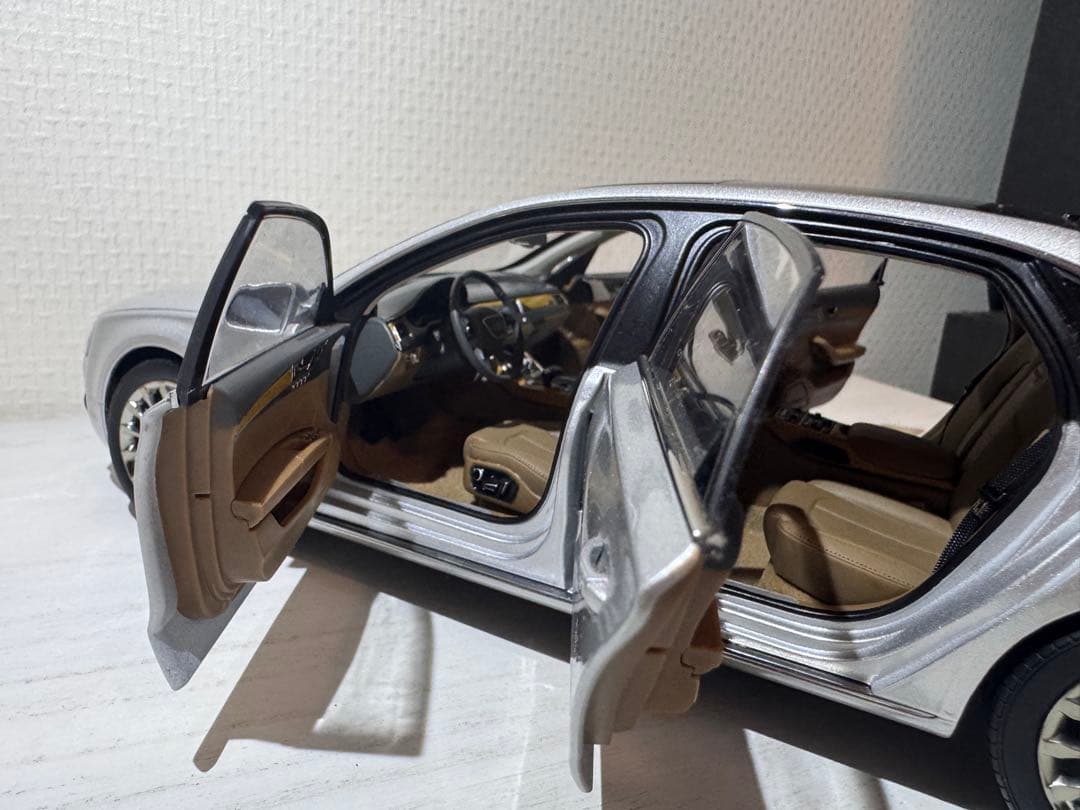 ミニカー Audi A8 L W12