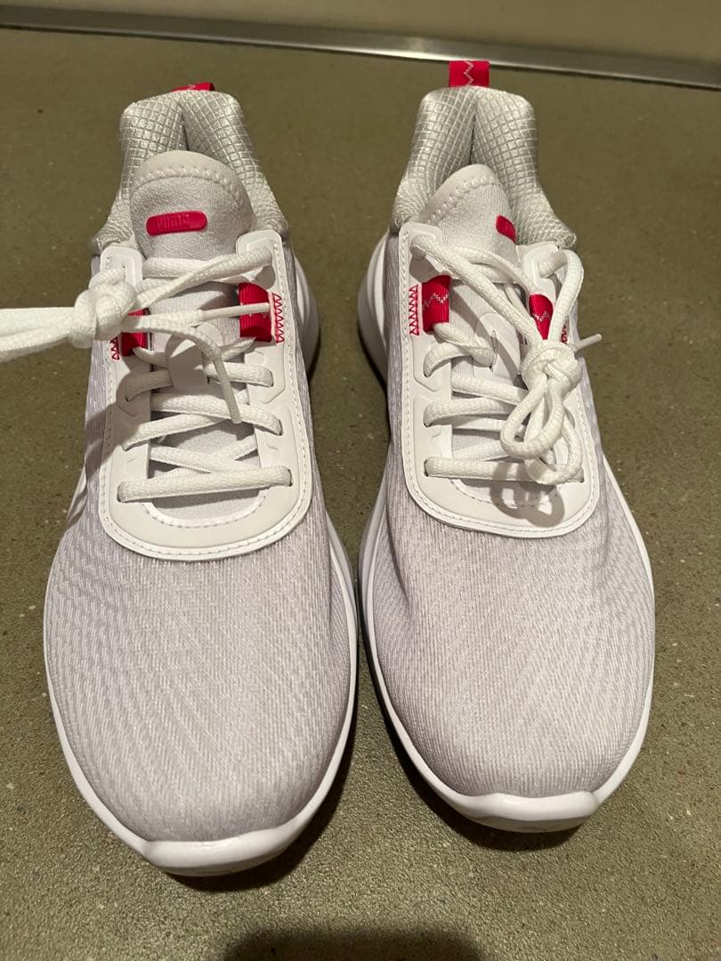 (新品)Puma スポーツシューズ ホワイト/ピンク