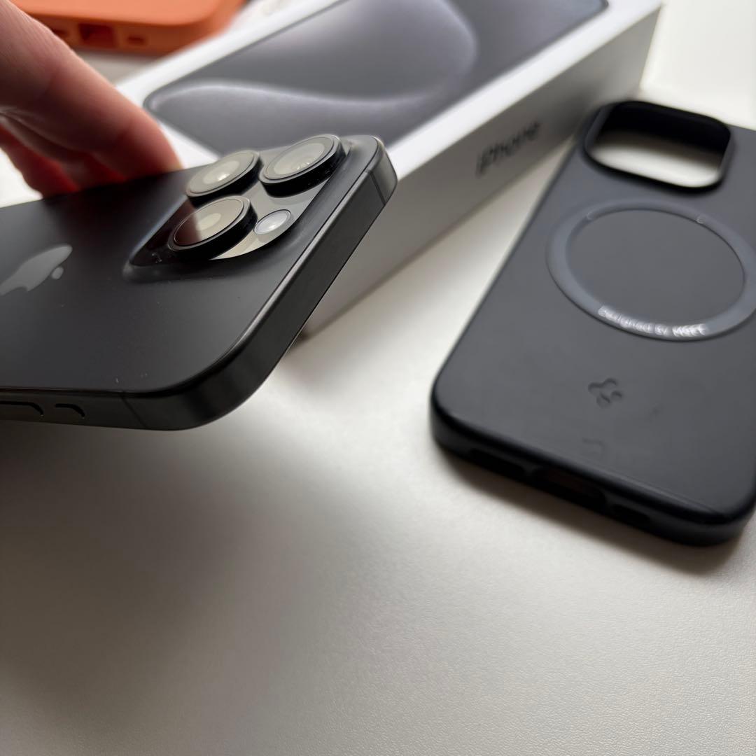 Apple iPhone 15pro ブラックチタニウム【匿名配送】【送料込み】