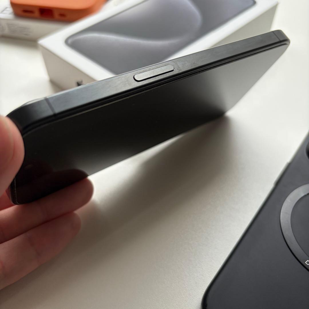 Apple iPhone 15pro ブラックチタニウム【匿名配送】【送料込み】