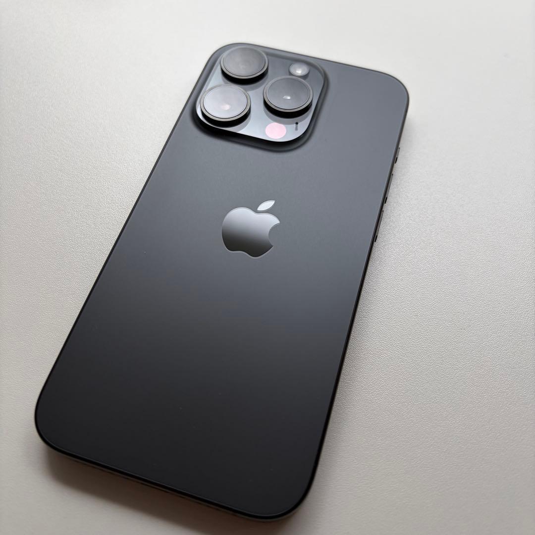Apple iPhone 15pro ブラックチタニウム【匿名配送】【送料込み】
