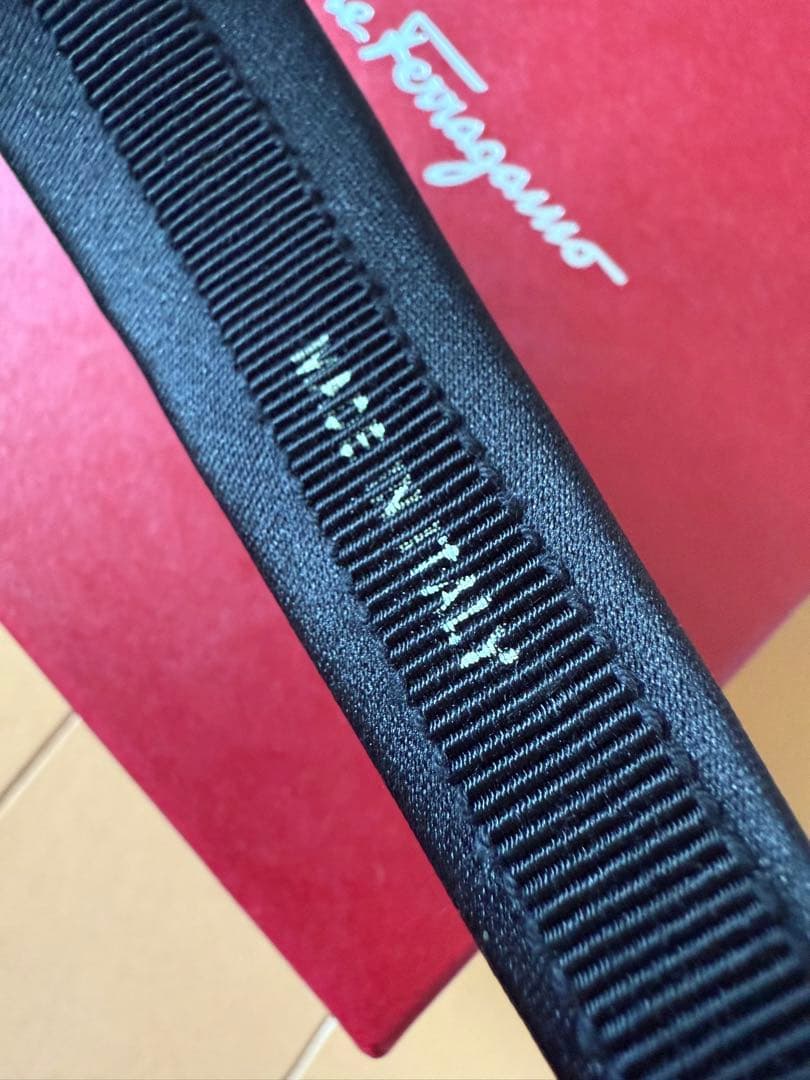 Salvatore Ferragamo カチューシャ　リボン