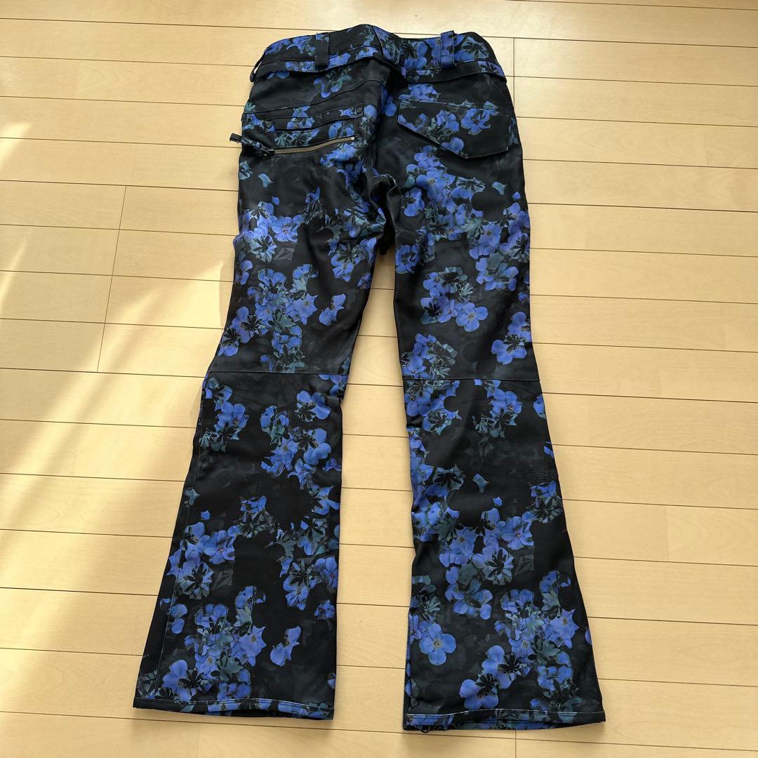 美品【VOLCOM】スノーボードウェア　上下セット　レディースＳ