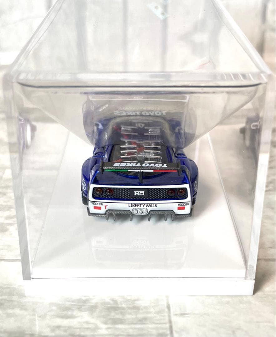 フェラーリF40 LBWK 1/64 ミニカー　ガルウィング開閉