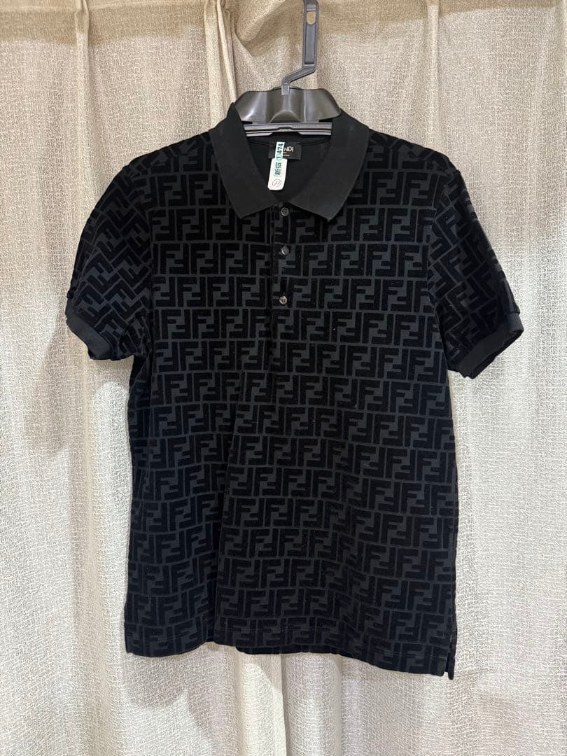 FENDI ブラック ロゴポロシャツ
