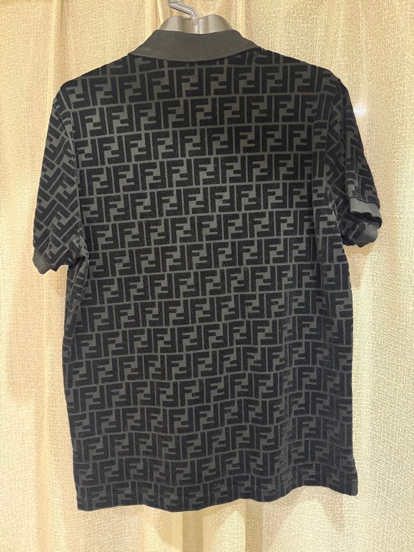 FENDI ブラック ロゴポロシャツ