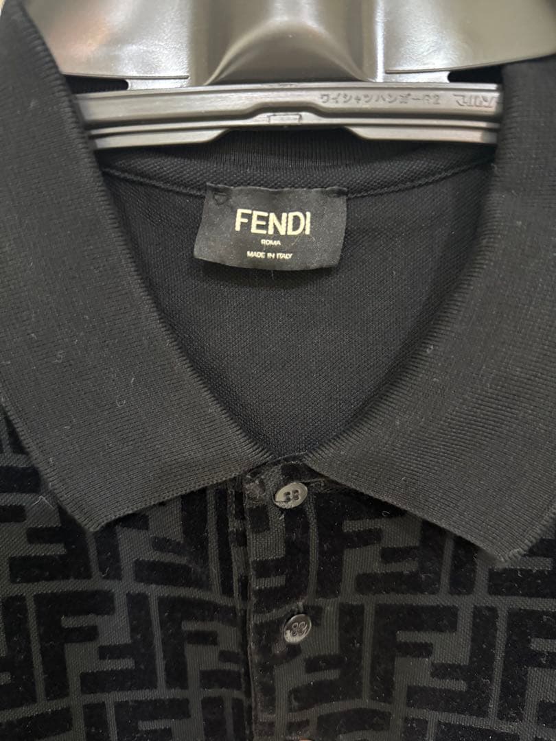 FENDI ブラック ロゴポロシャツ