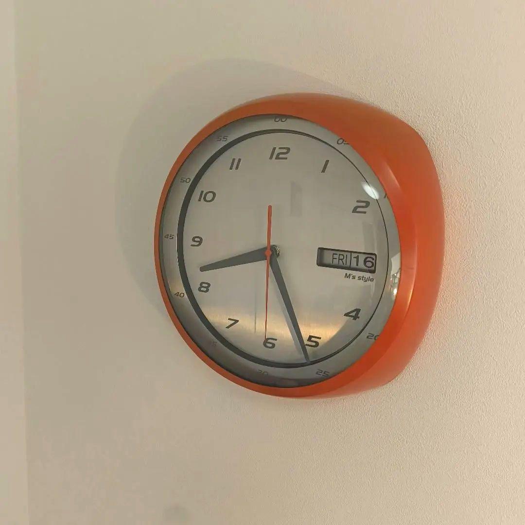 スペースエイジ　ポップ　壁掛け時計　スムーズ秒針　カレンダー　シルバー　オレンジ