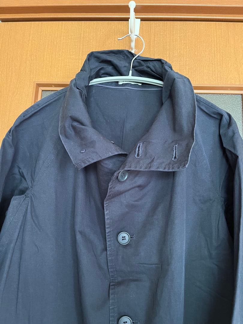 濃紺のロングコート ボタン付き