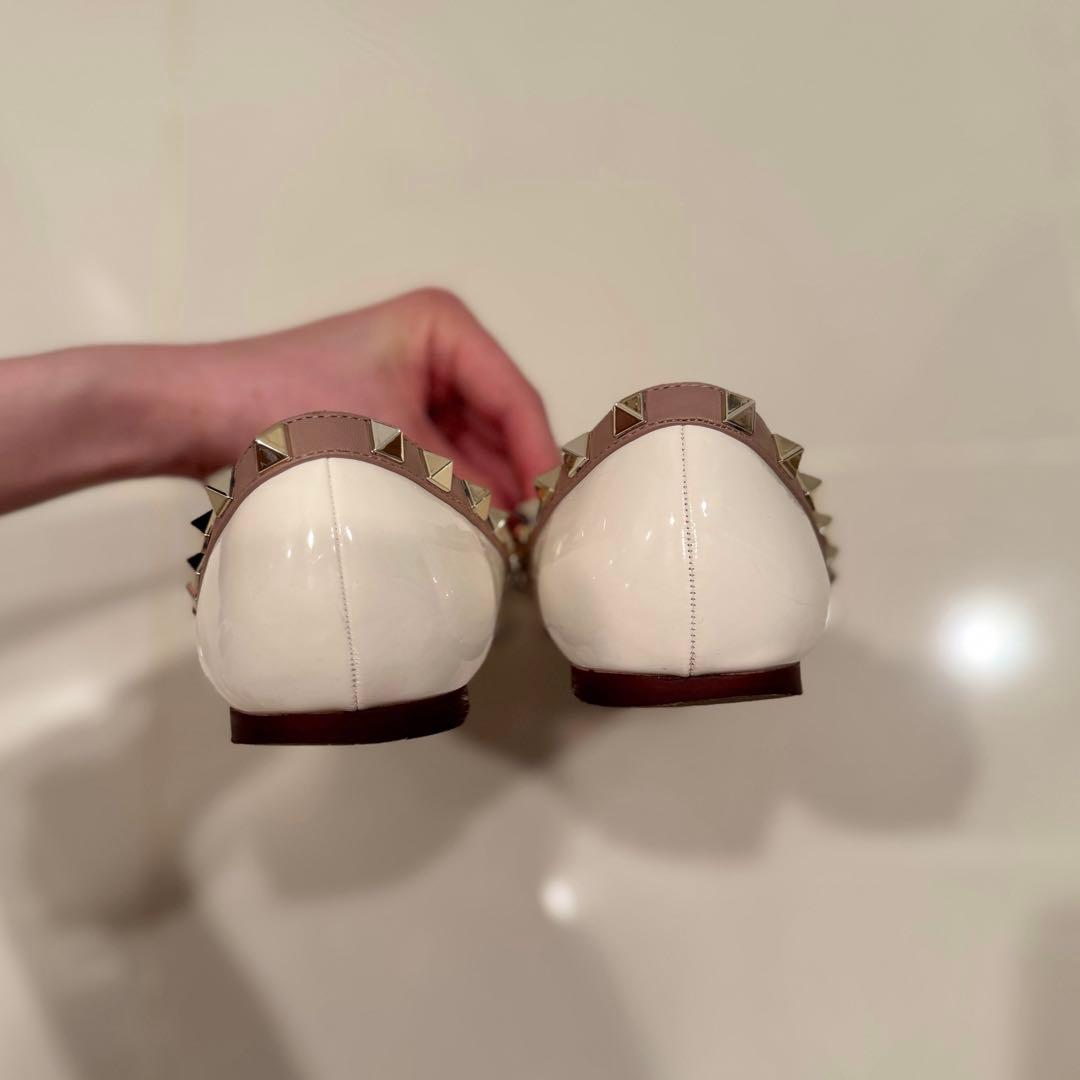 Valentino スタッズ付きフラットシューズ ホワイト