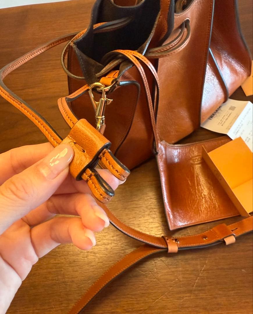 トッズ　ショルダーバック