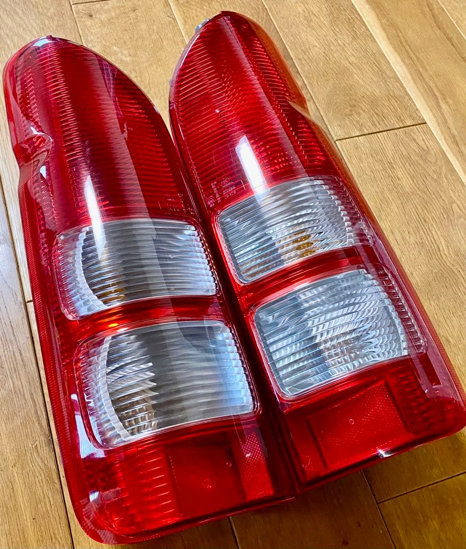 トヨタ ハイエース レジアスエース 2型 純正 テールランプ 左右セット