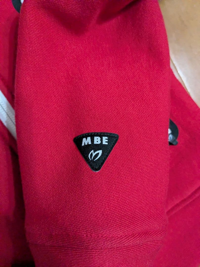 美品　MASTER BUNNY EDITION MBEパーカー レッド