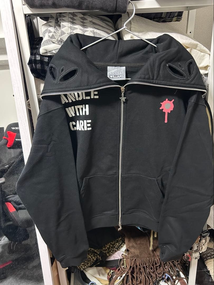 トップス ASHLEY WILLIAMS MANGA BUTTERFLY HOODIE