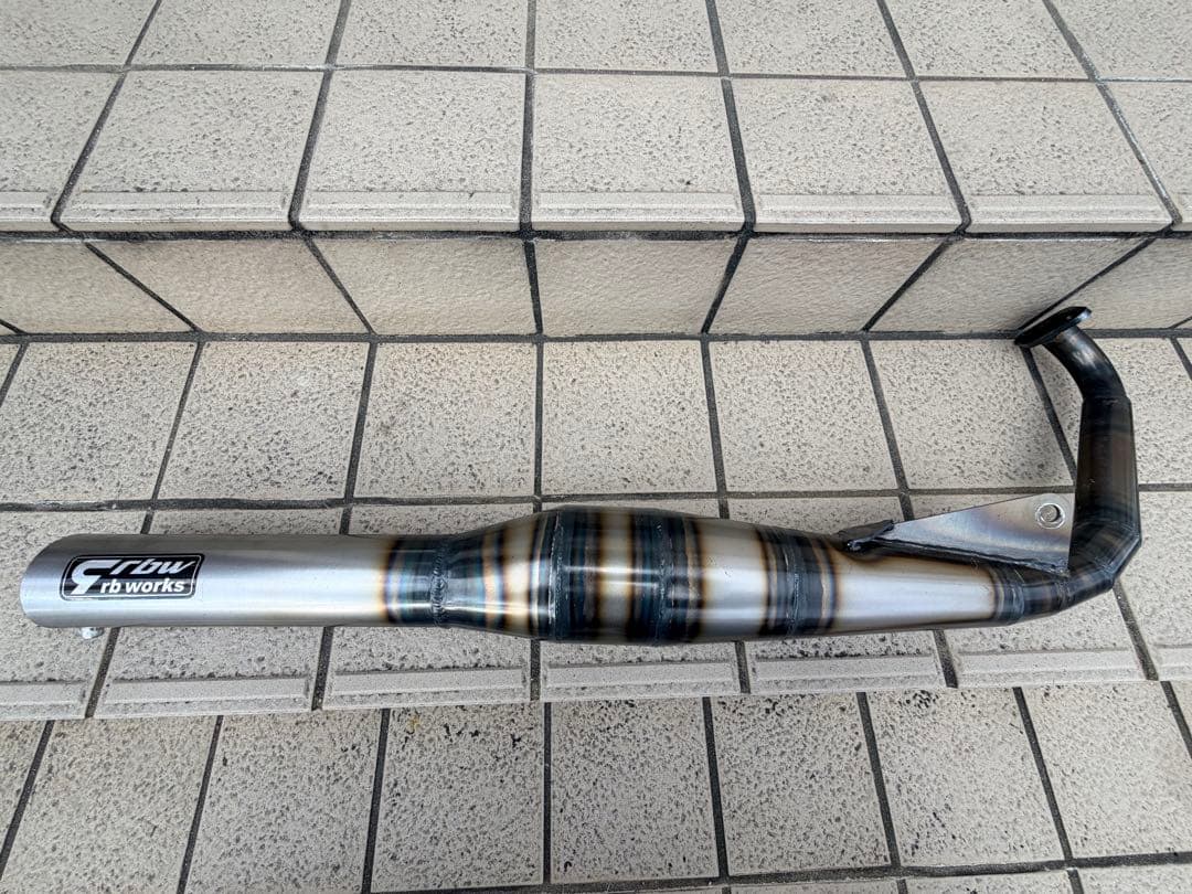 ライブディオ　横型エンジン　マフラー