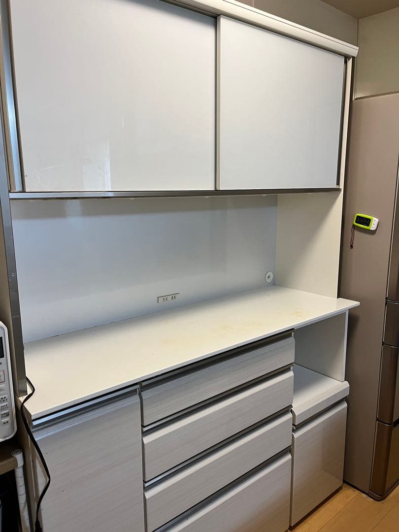 定価27万円★高級感あふれる食器棚　幅約140㌢