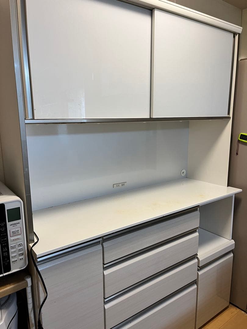 定価27万円★高級感あふれる食器棚　幅約140㌢